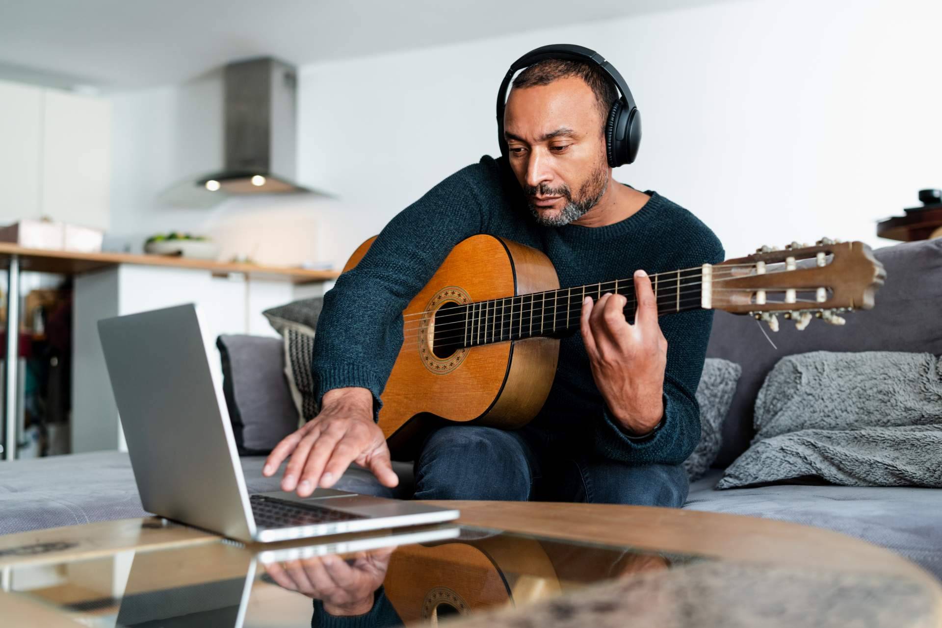 Las clases de guitarra online divertidas y personalizadas de la Escuela de Música Erizo
