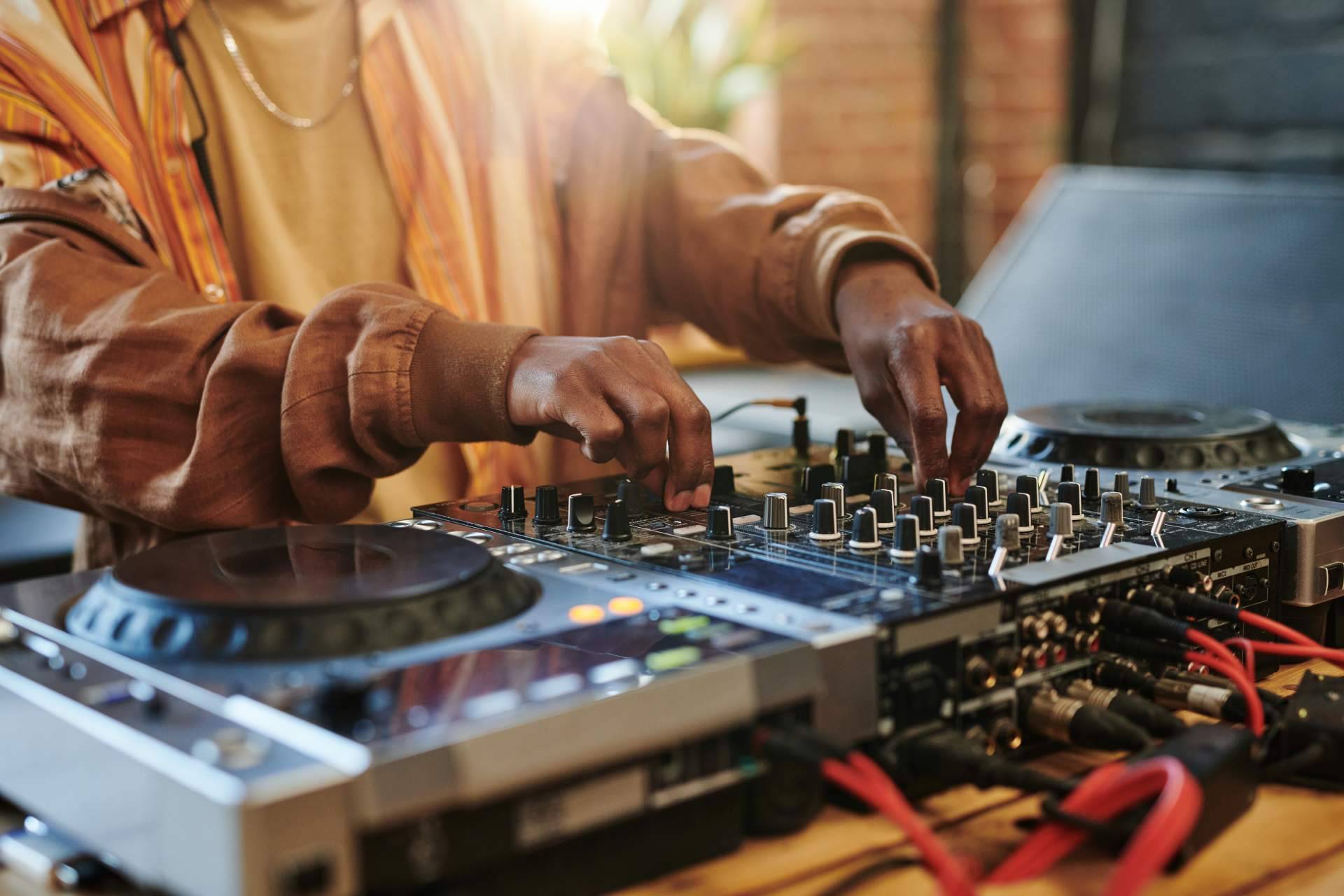 Diversión al máximo desde Málaga para toda España con el DJ Paco Gómez