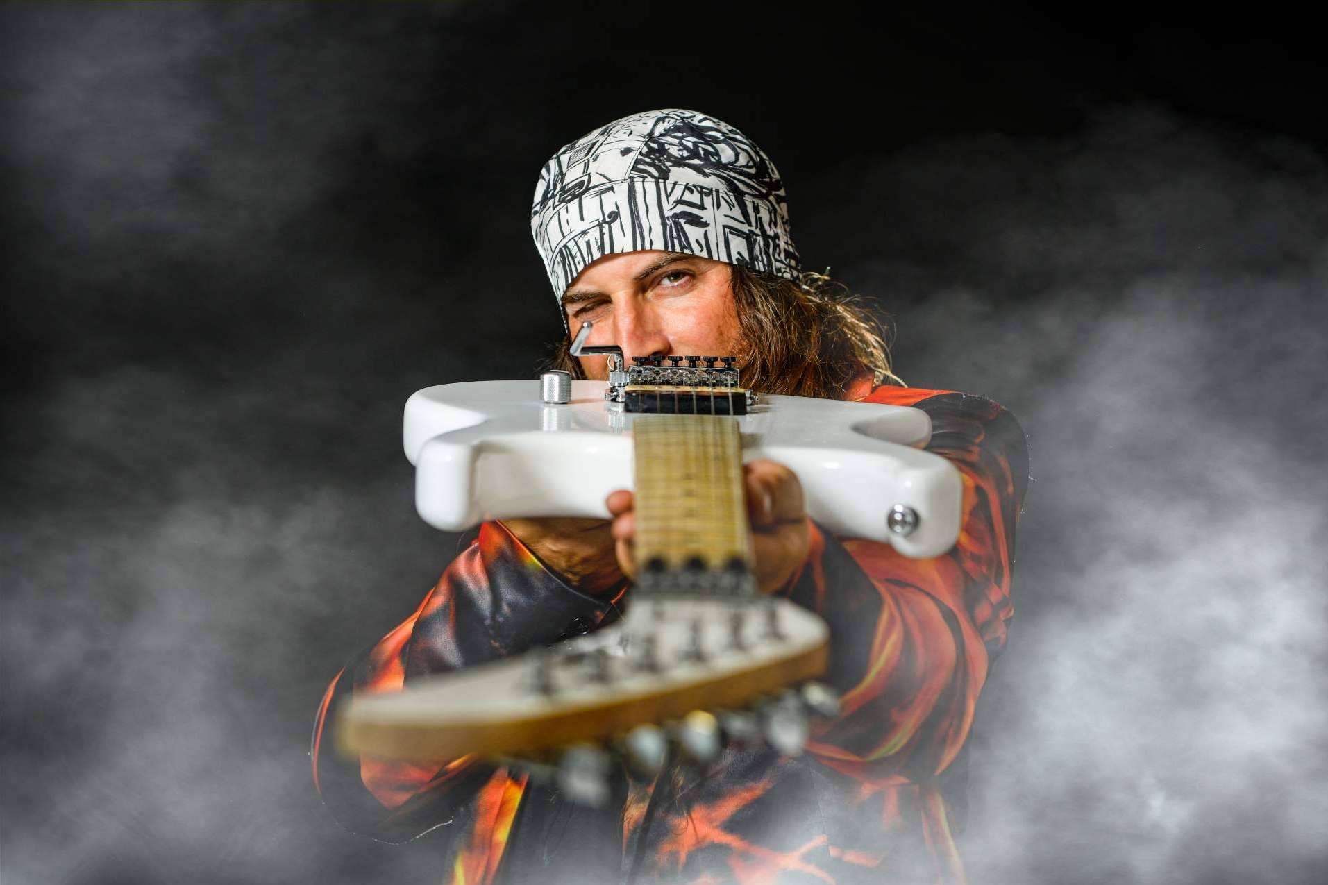 La participación del guitarrista de James Bond, El Amir, en Fimucité 2022