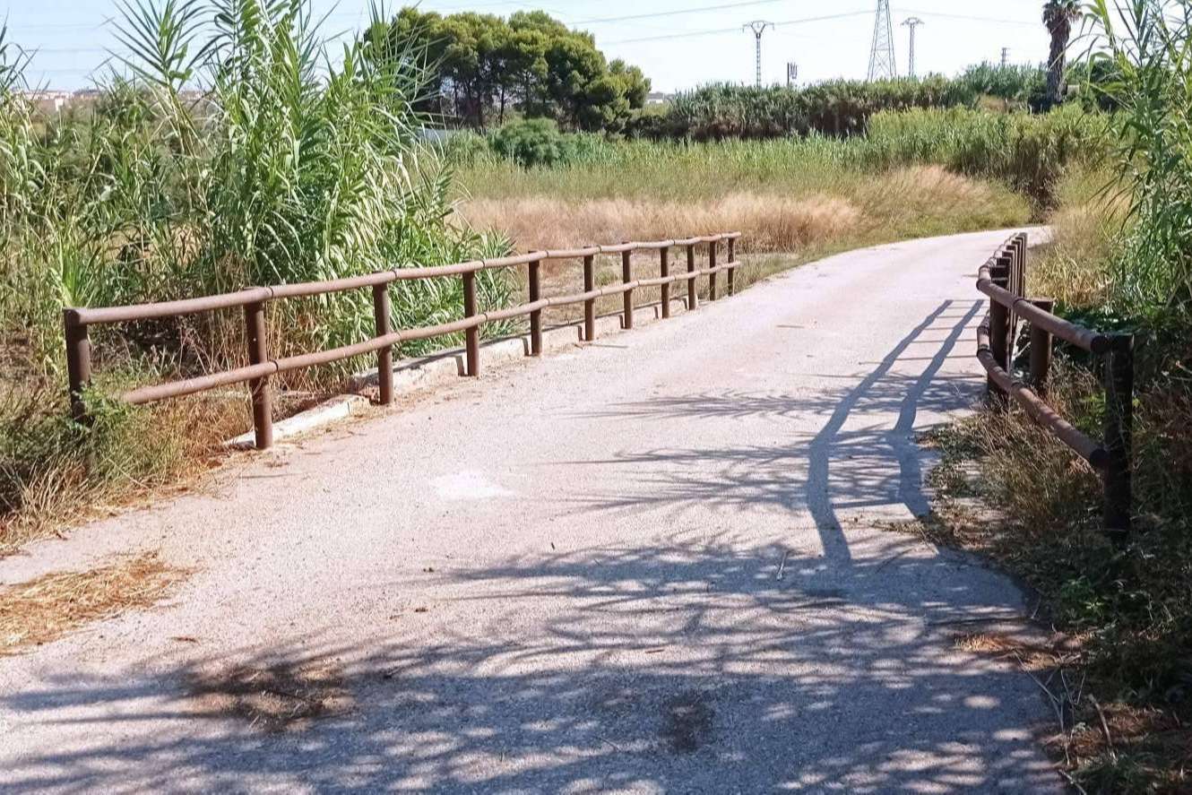 Abadecom ha instalado vallados de plástico reciclados en Manises