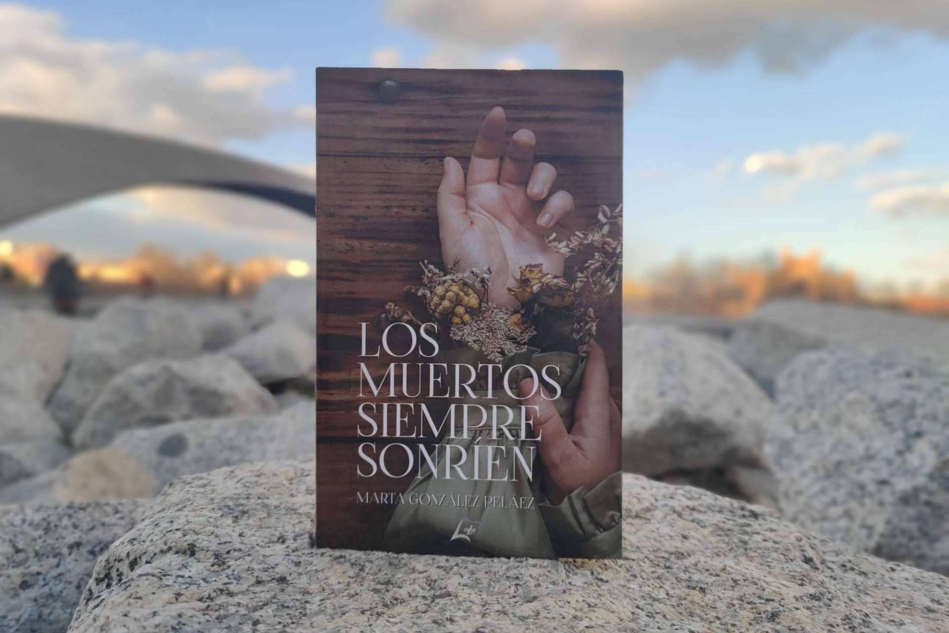 La Feria del Libro de Murcia acogerá a la autora de 'Los muertos siempre sonríen', Marta González Peláez