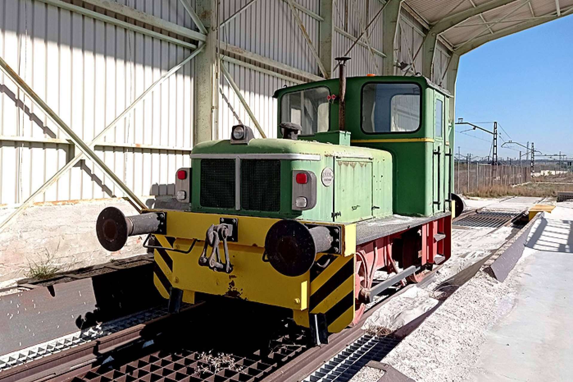 Rescatada una locomotora histórica de Saint Gobain por la Fundación del Patrimonio Ferroviario