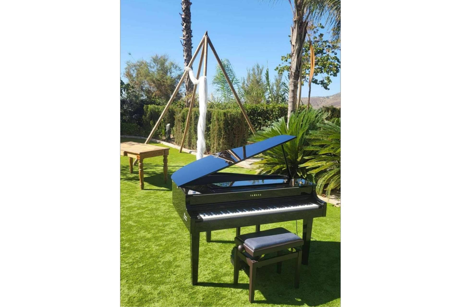 Piano Para Eventos acompaña a los novios en uno de los días más importantes de su vida