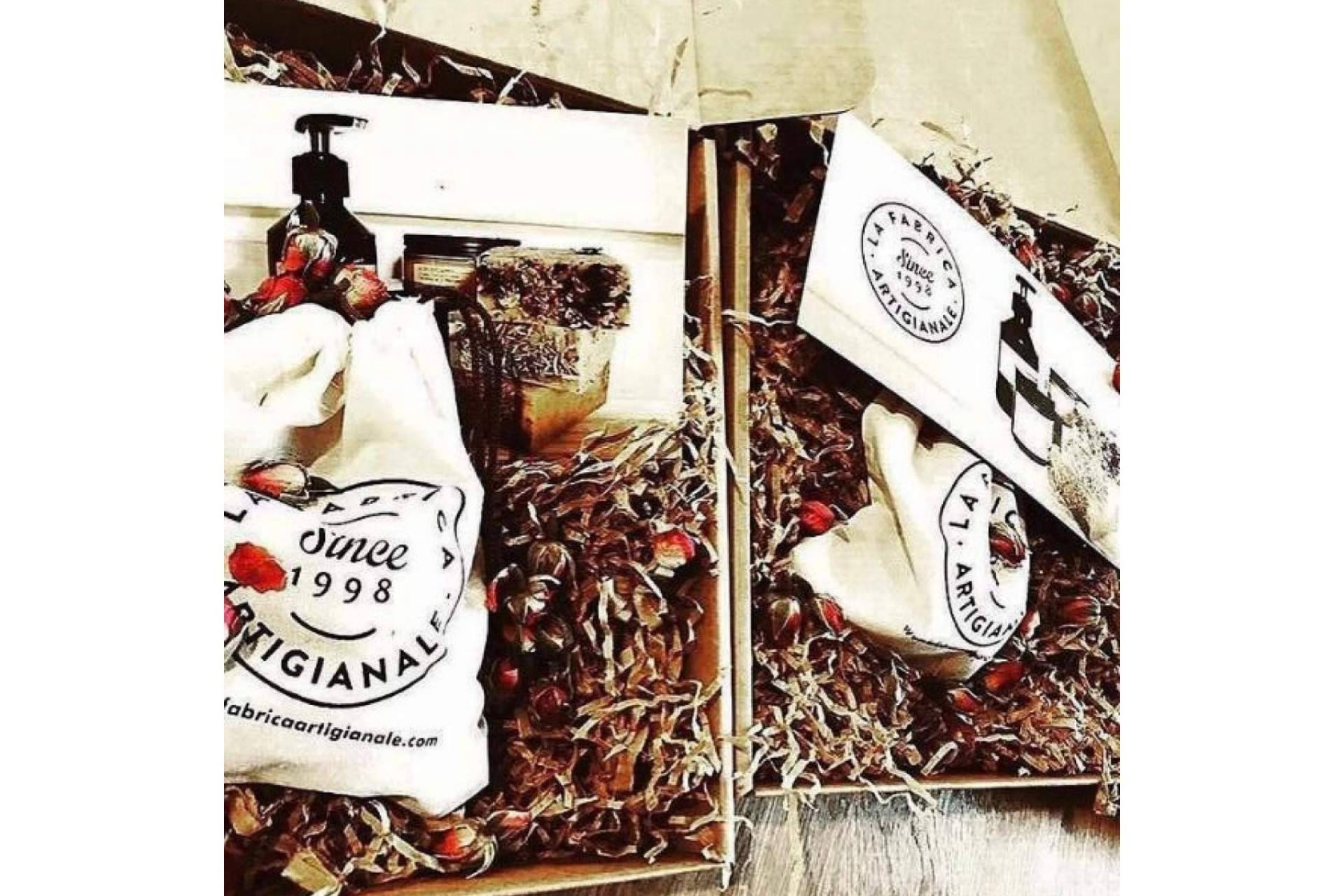 La Fabrica Artigianale Since 1998 da ideas de regalos especiales para Navidad