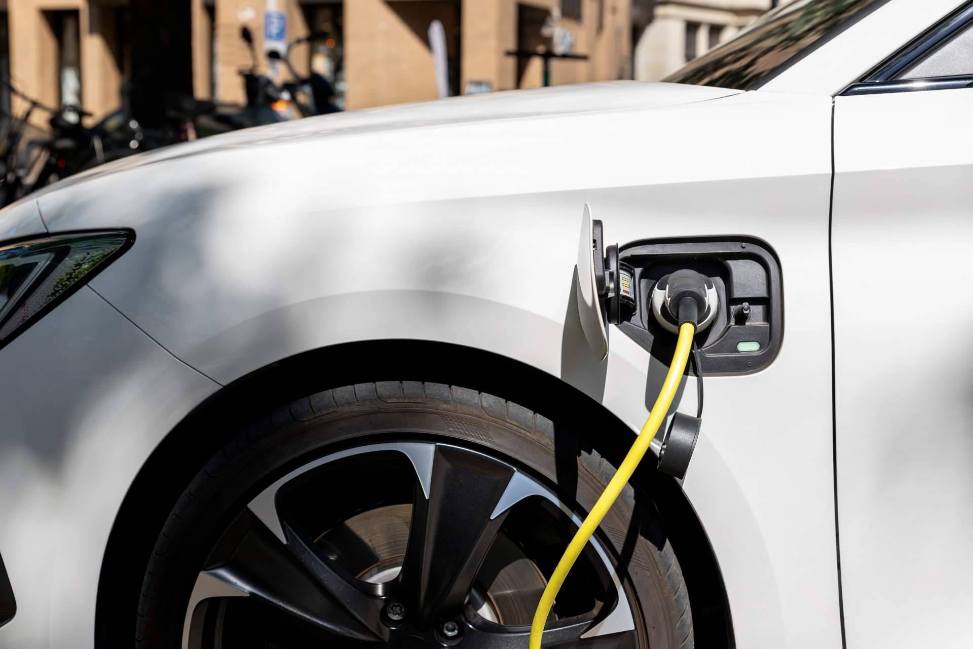 inXur, seguros para el punto de recarga de un vehículo eléctrico