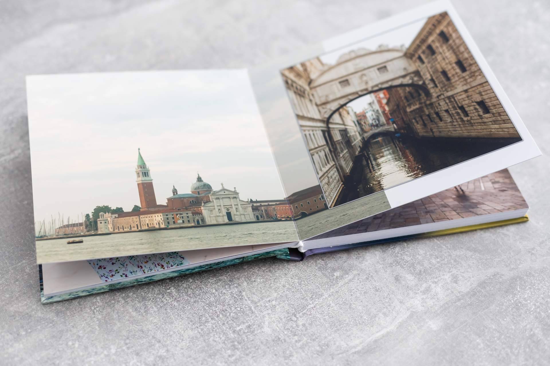 A la hora de guardar los mejores recuerdos, según Álbum de Fotos, los álbumes de viajes físicos siguen resistiéndose a la tecnología