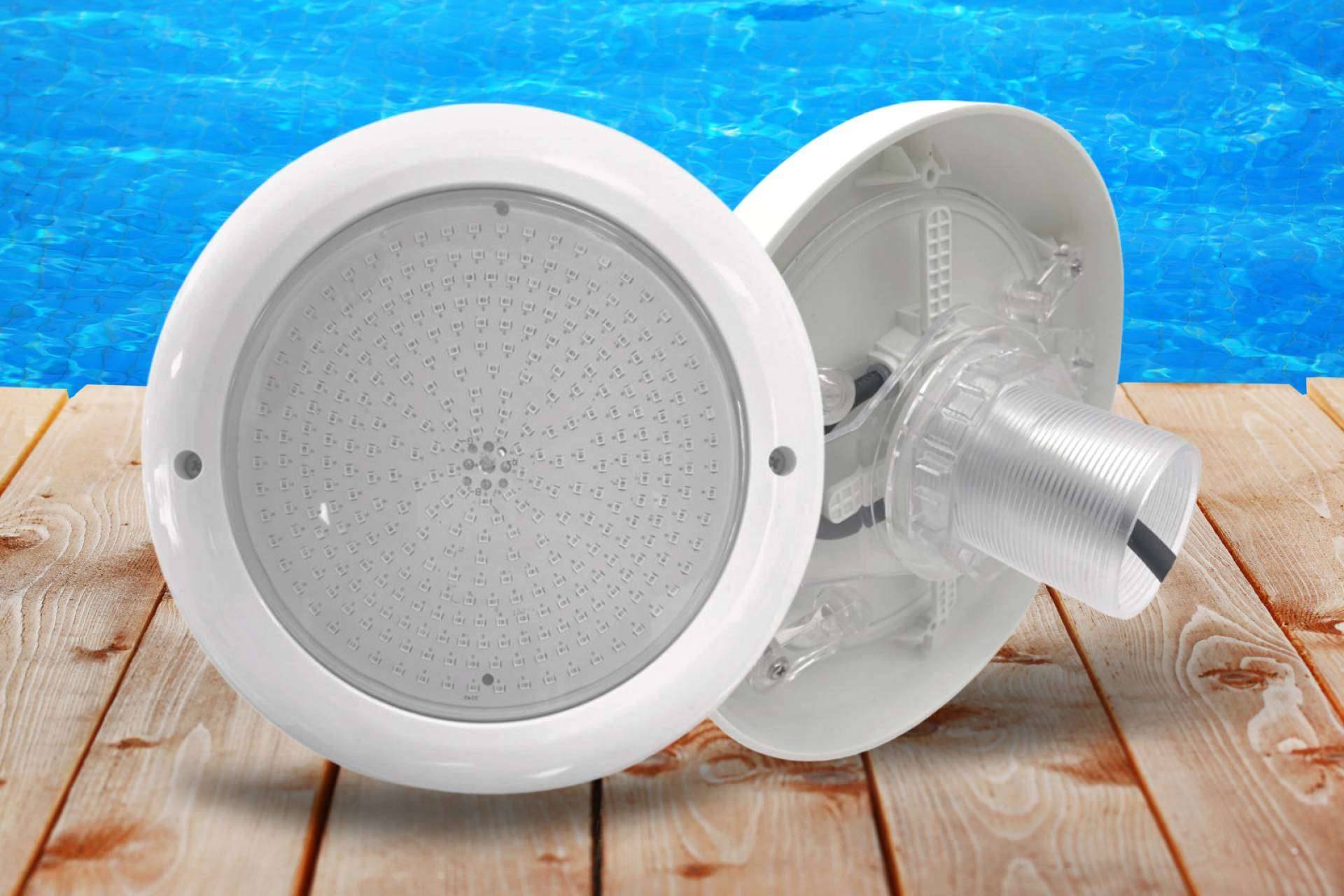 Una de las alternativas más destacadas en cuanto a iluminación de piscinas, los focos Premium Warmpool
