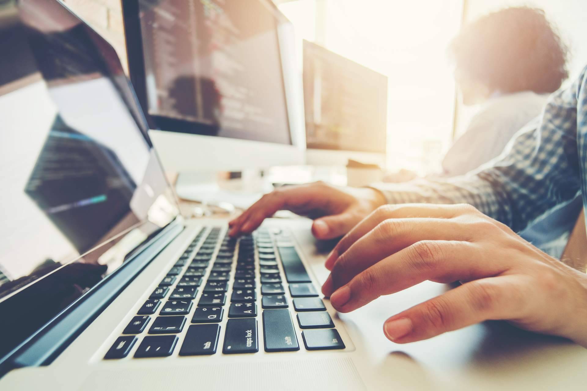 Las ventajas de digitalizar una empresa pasándose al e-commerce, con Opensaga