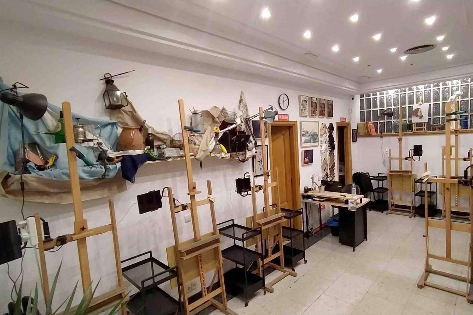 Un equipo docente con estilos muy variados, en las clases de pintura de Estudio Ilógico