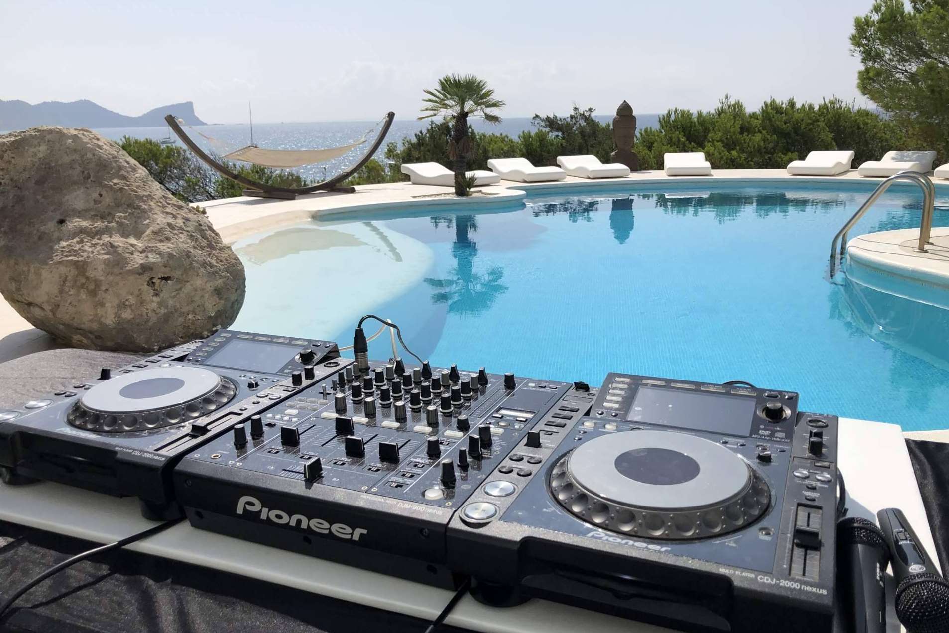 Alquilar Sonido ayuda a elegir un buen equipo de sonido para eventos corporativos o bodas