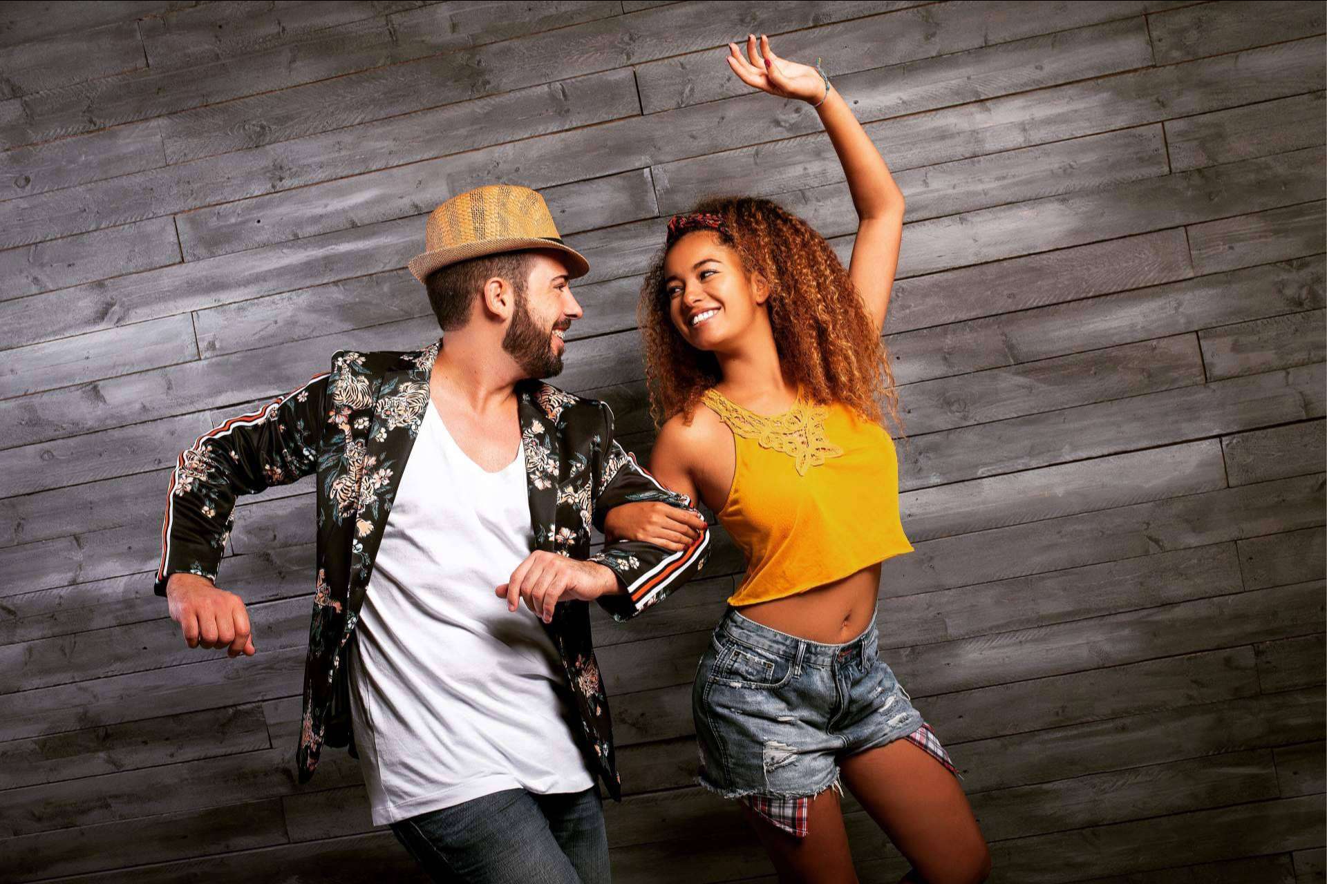 Los cursos de bachata y salsa gratis de la escuela de baile Txiki Bastida