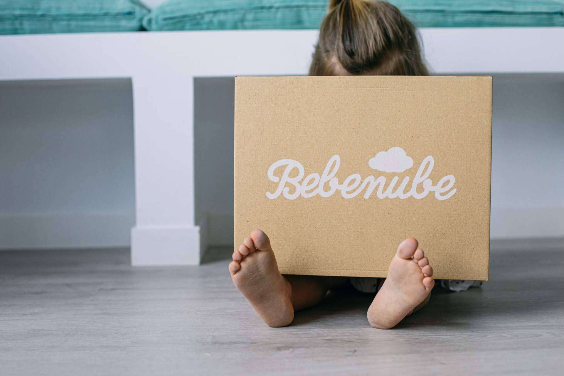 Envío de una caja con productos para bebés con Bebenube y su servicio de suscripción para padres y madres