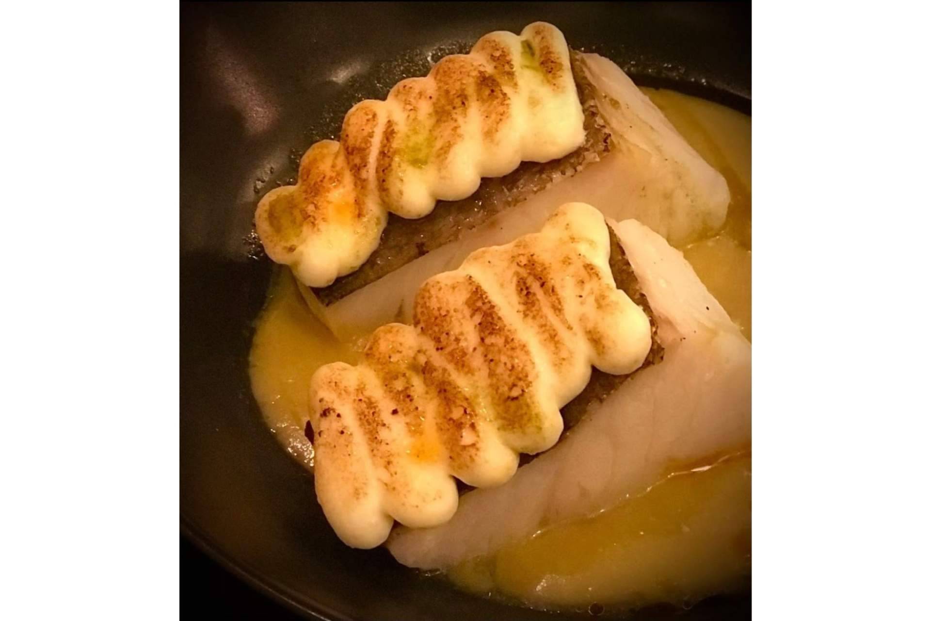 Bacalao confitado con porrusalda y alioli, de la mano de Hikei Orduña