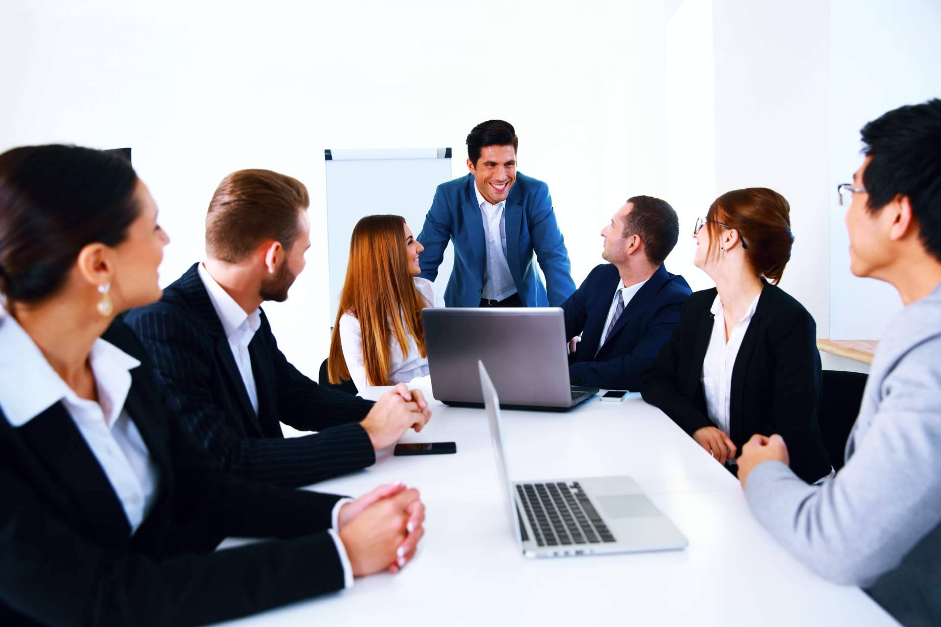 ¿Cuáles son los aspectos básicos a tener en cuenta en la formación en soft skills?