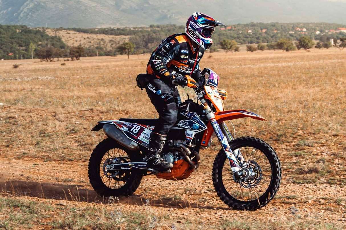 Renovar la apariencia de una moto fácilmente de la mano de los plásticos y adhesivos para motos off-road de ADHESIVOSEMBARRADOS