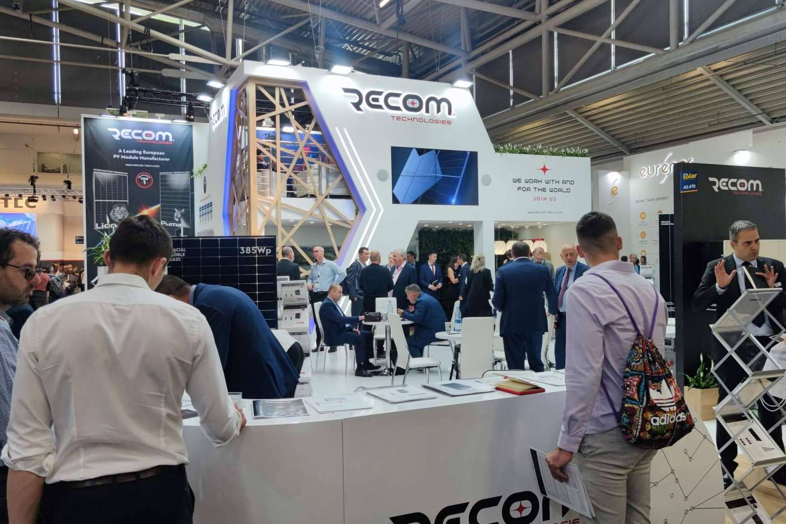 Nuevo acuerdo entre Recom y El Almacén Fotovoltaico para la distribución de sus productos en España