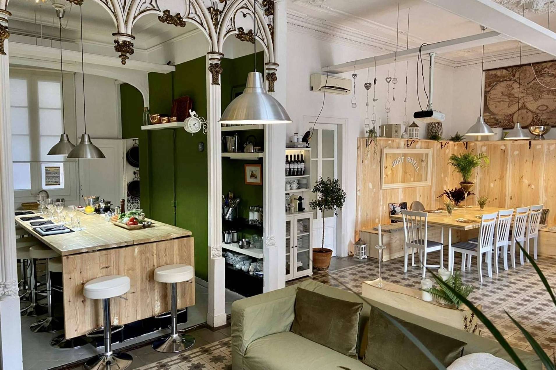 Teambuildings de talleres de cocina para empresas, con Just Royal BCN