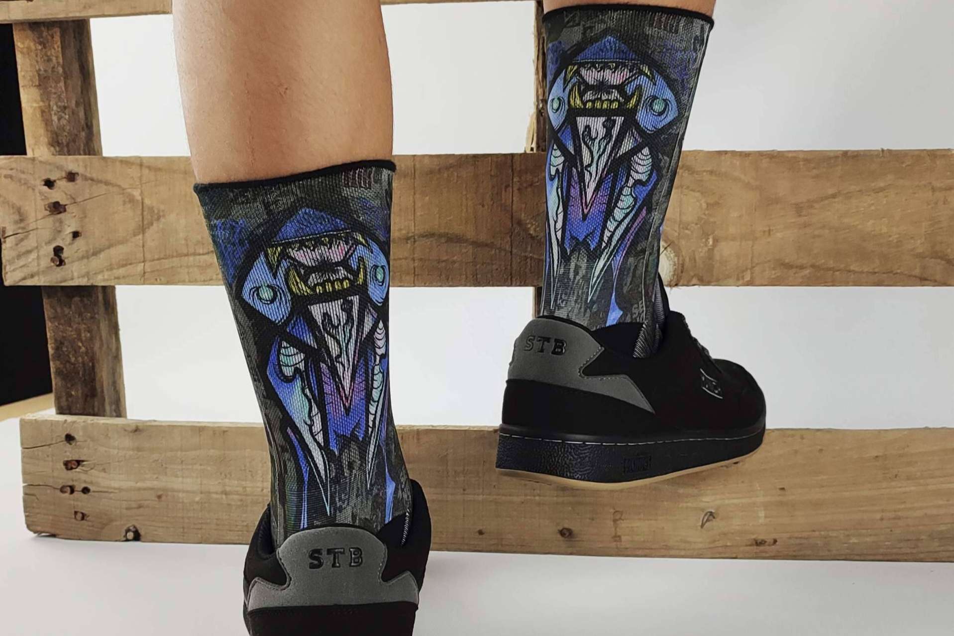 La marca de calcetines originales que combina moda y arte, entrevista a los fundadores de Isokisi