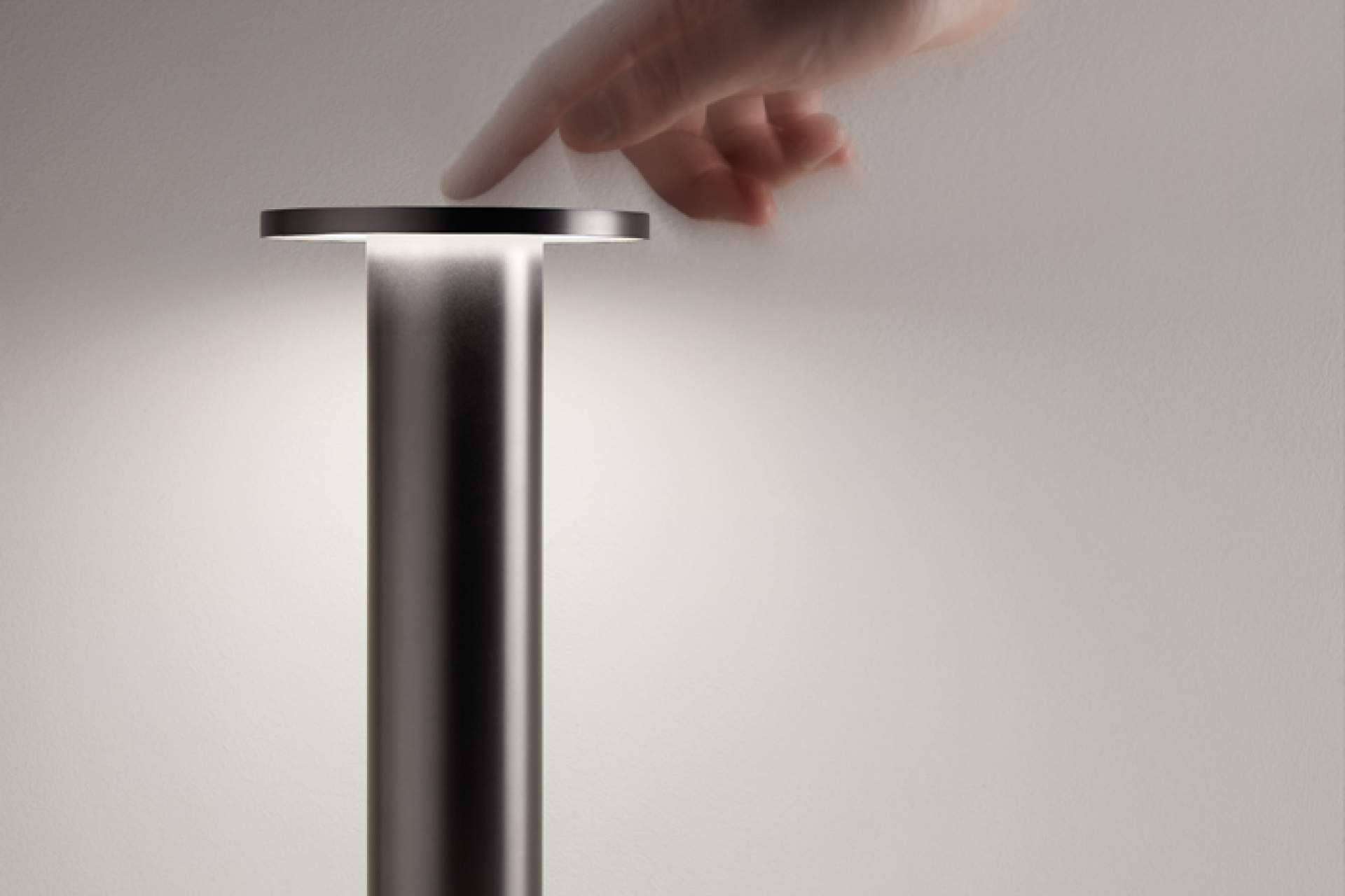 Lámpara de batería Basic, un diseño de Insolit eficiente y elegante