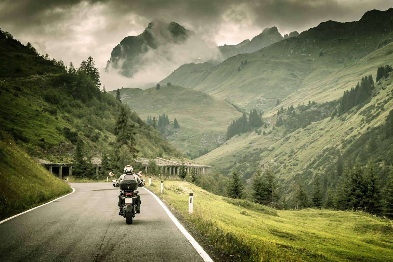 ¿Cuáles son las mejores rutas en moto para disfrutar de la carretera?, por Eginer