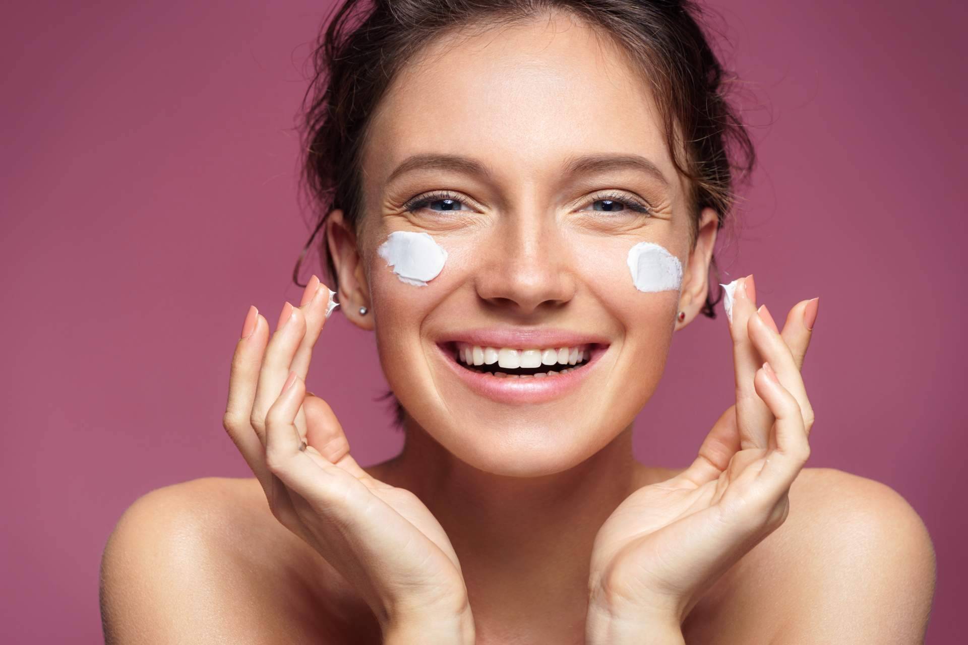 Cosmética facial antiedad y antipolución como HA50X de Bruno Vassari, ya disponible en Llarcó