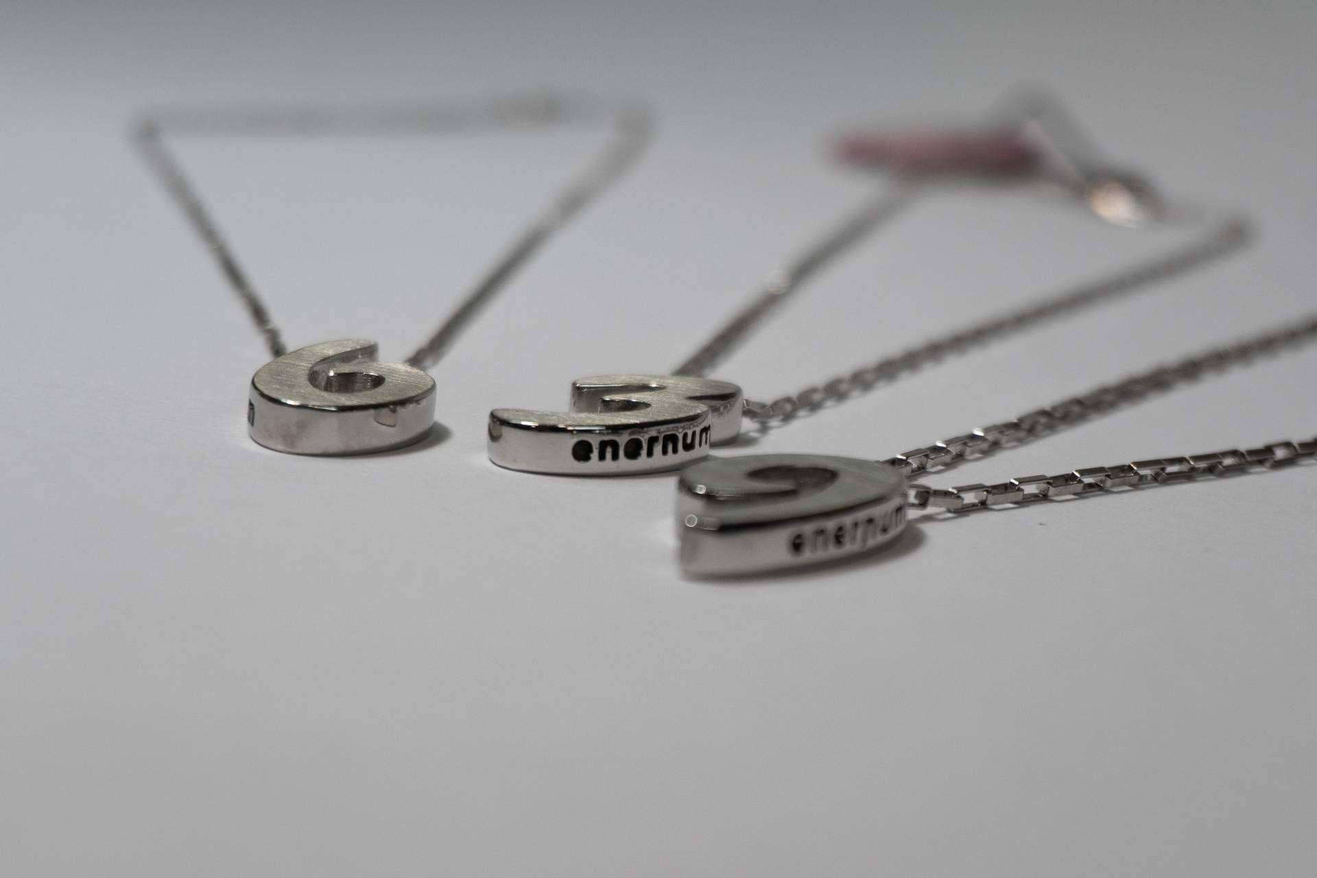 Colección de joyas artesanales para regalo especial de estas navidades, de Enernum