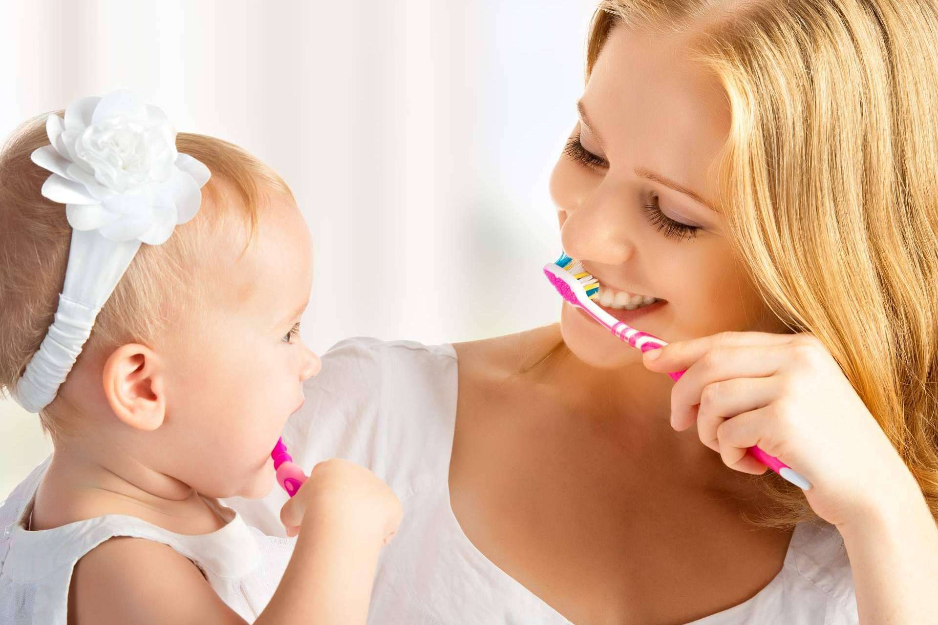 Cuidar del bebé y sus primeros dientes con los productos disponibles en la Farmacia Laura Garín
