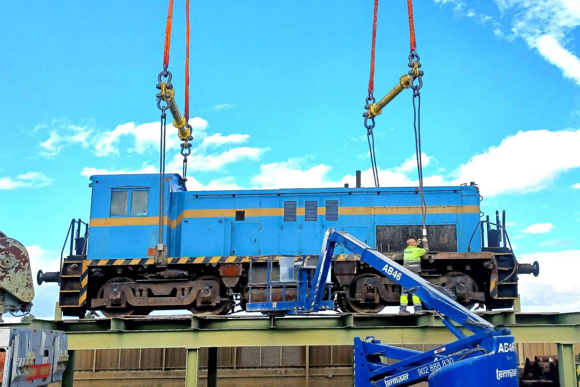 Una locomotora militar norteamericana preservada por la entidad Fundación del Patrimonio Ferroviario