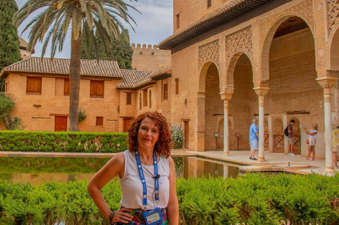 Vivir una experiencia turística innovadora con las visitas guiadas a la Alhambra de la mano de Arantxa Serrano