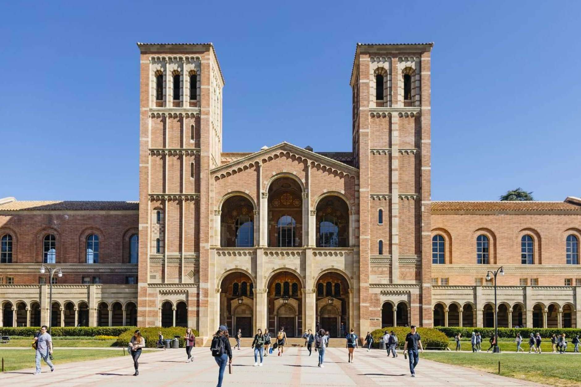 Los cursos Pre-College de Round The World Spain para vivir una experiencia inolvidable en el extranjero
