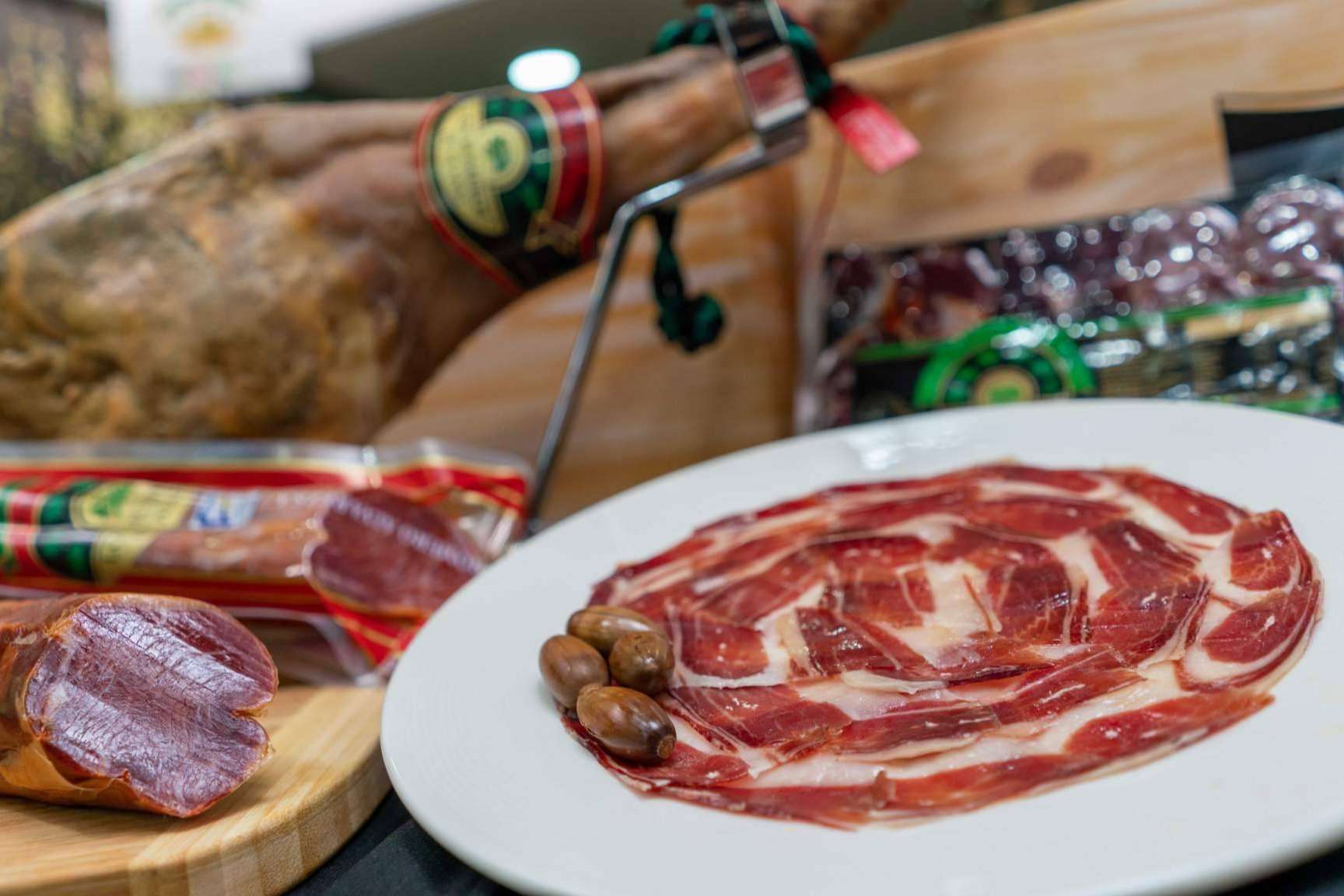El truco para obtener embutidos ibéricos de calidad, por Los Romeros de Alanís
