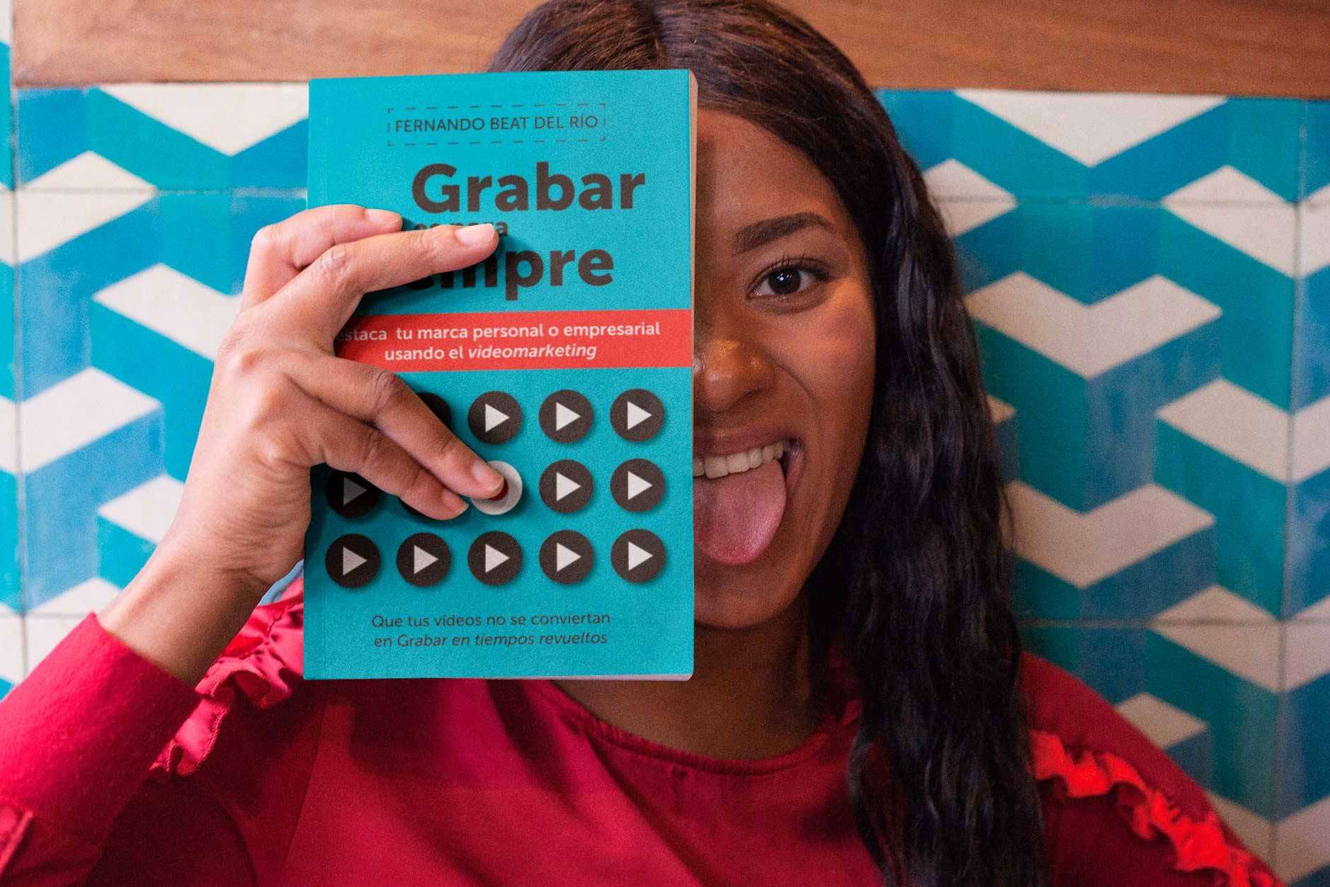 En distintas plataformas, el libro de videomarketing, 'Grabar es para siempre',  se ha posicionado entre los más vendidos
