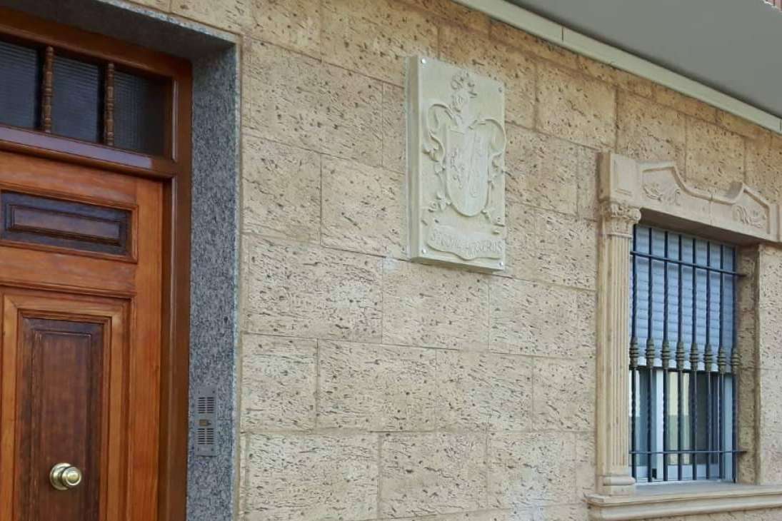 Escudos heráldicos tallados en piedra natural, con Tienda Heráldica