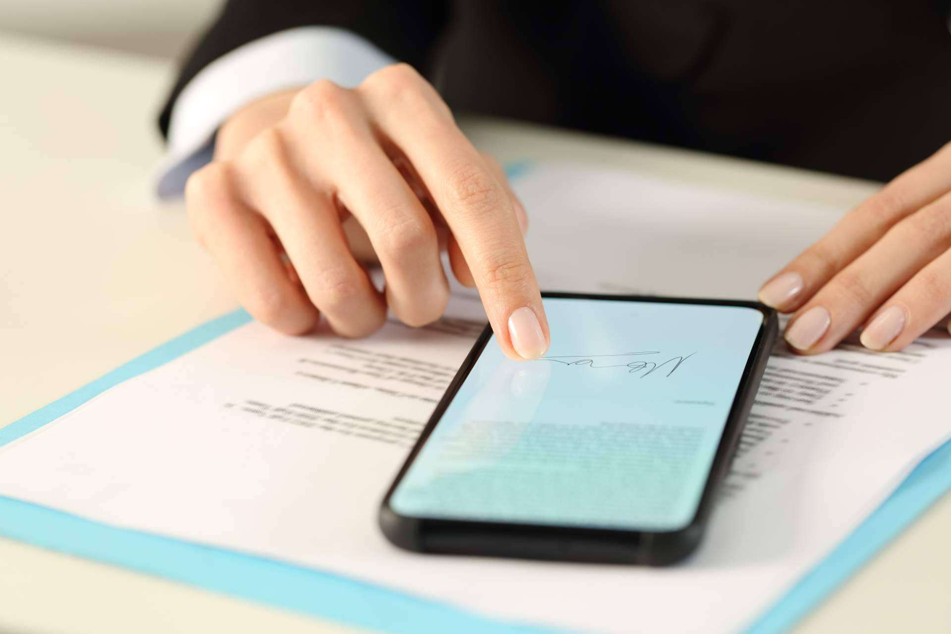 Agilizar las gestiones burocráticas con AVIVA VOICE y la obtención de la firma digital