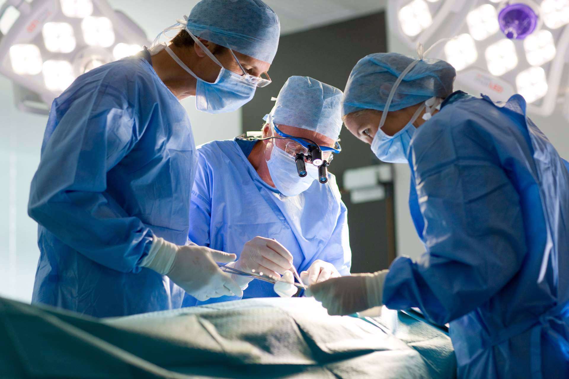 Implantes dentales con soluciones personalizadas en la Clínica Dental ResidentLive