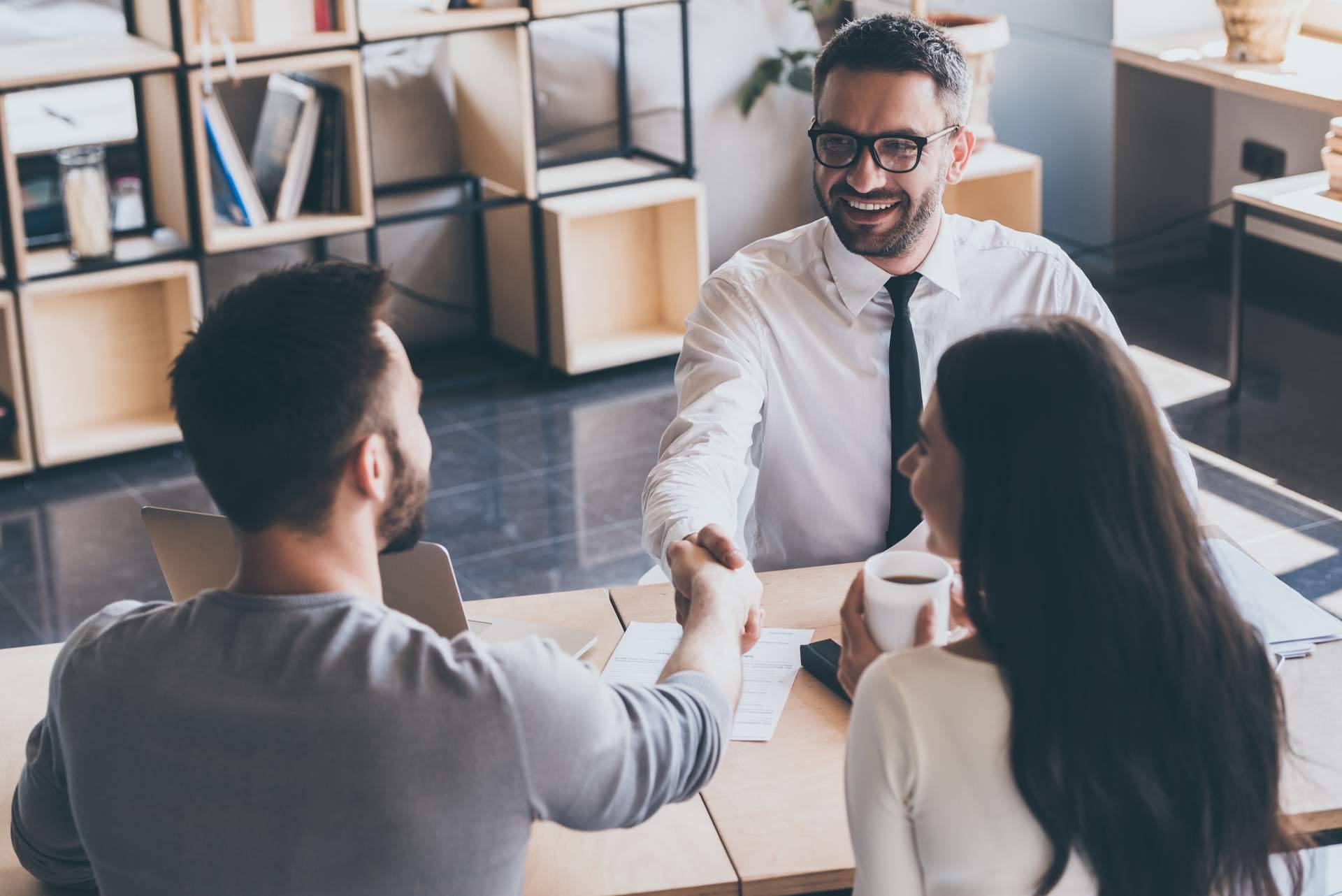 Los planes de formación pericial de Surge