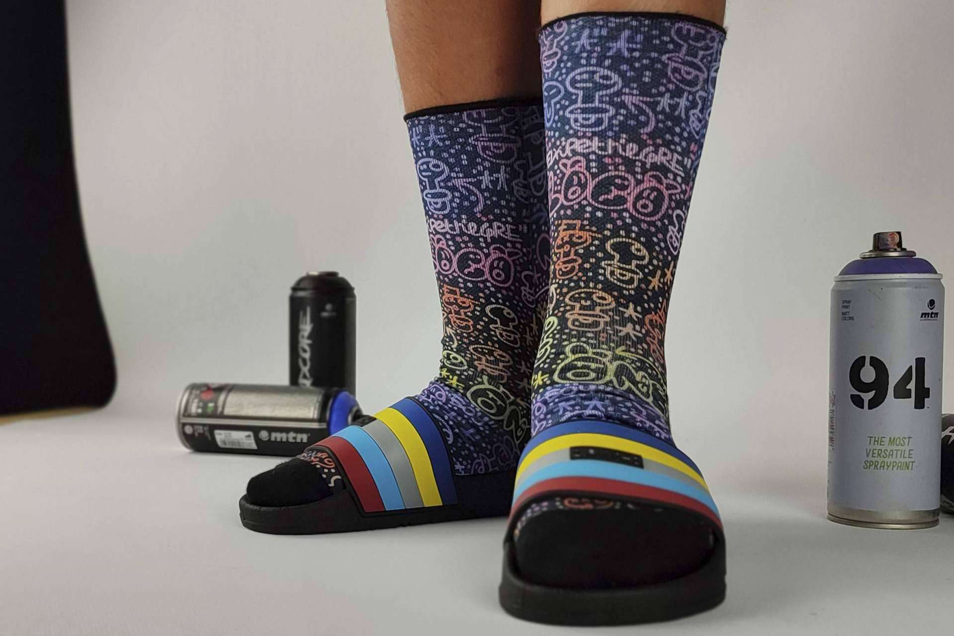Crear calcetines tie dye únicos de la mano de ISOKISI