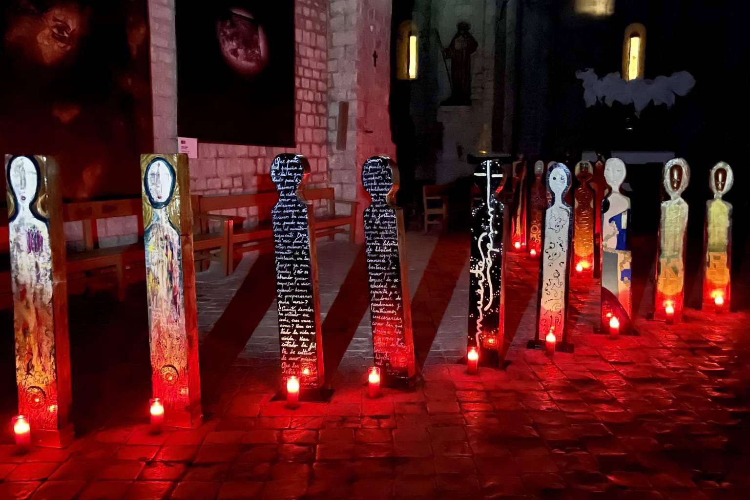 Los tótems de la mano de Pilar Almagro, una de las artistas que mejor los representa