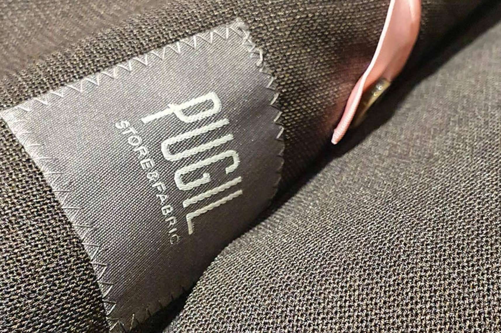 ¿Dónde encontrar trajes y chaqués para novios personalizados y a medida? Pugil Store