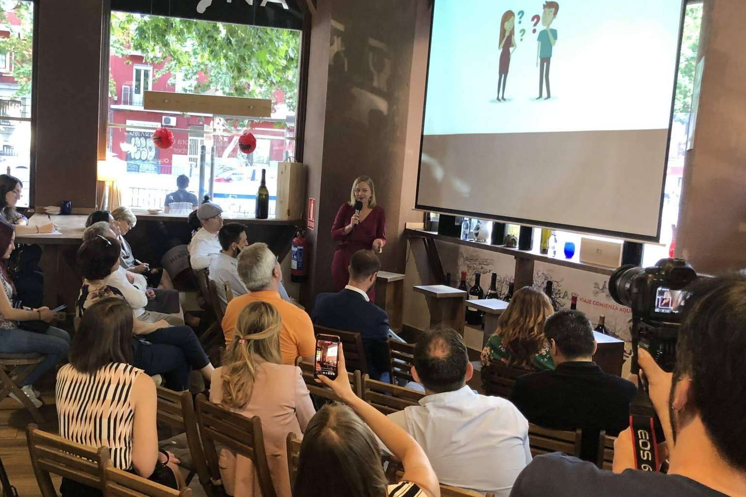 El servicio experiencial con las catas de vino, cervezas y destilados de Vinopremier