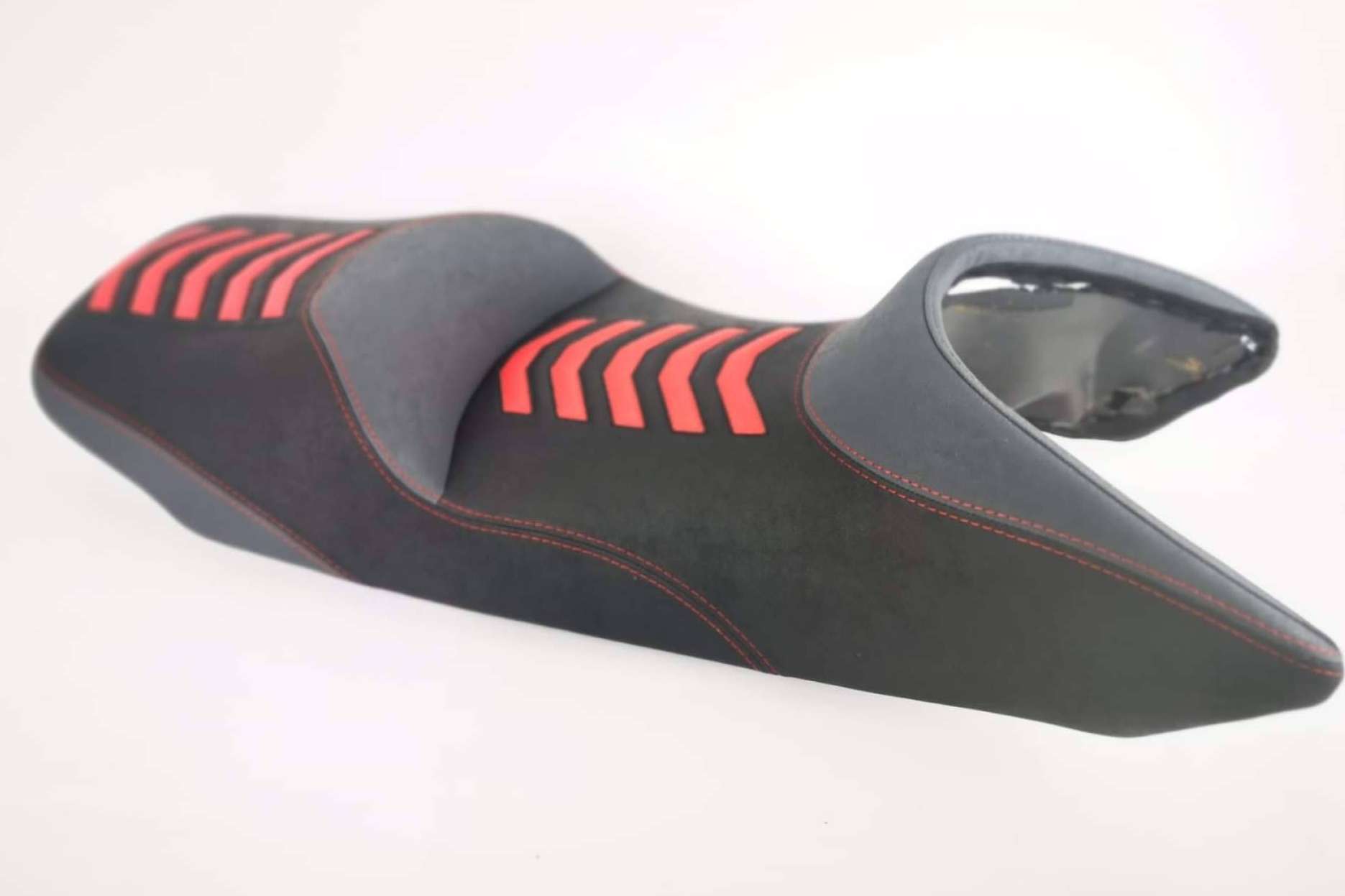 JM Fundas ayuda a tapizar asientos de la moto con estilo personalizado