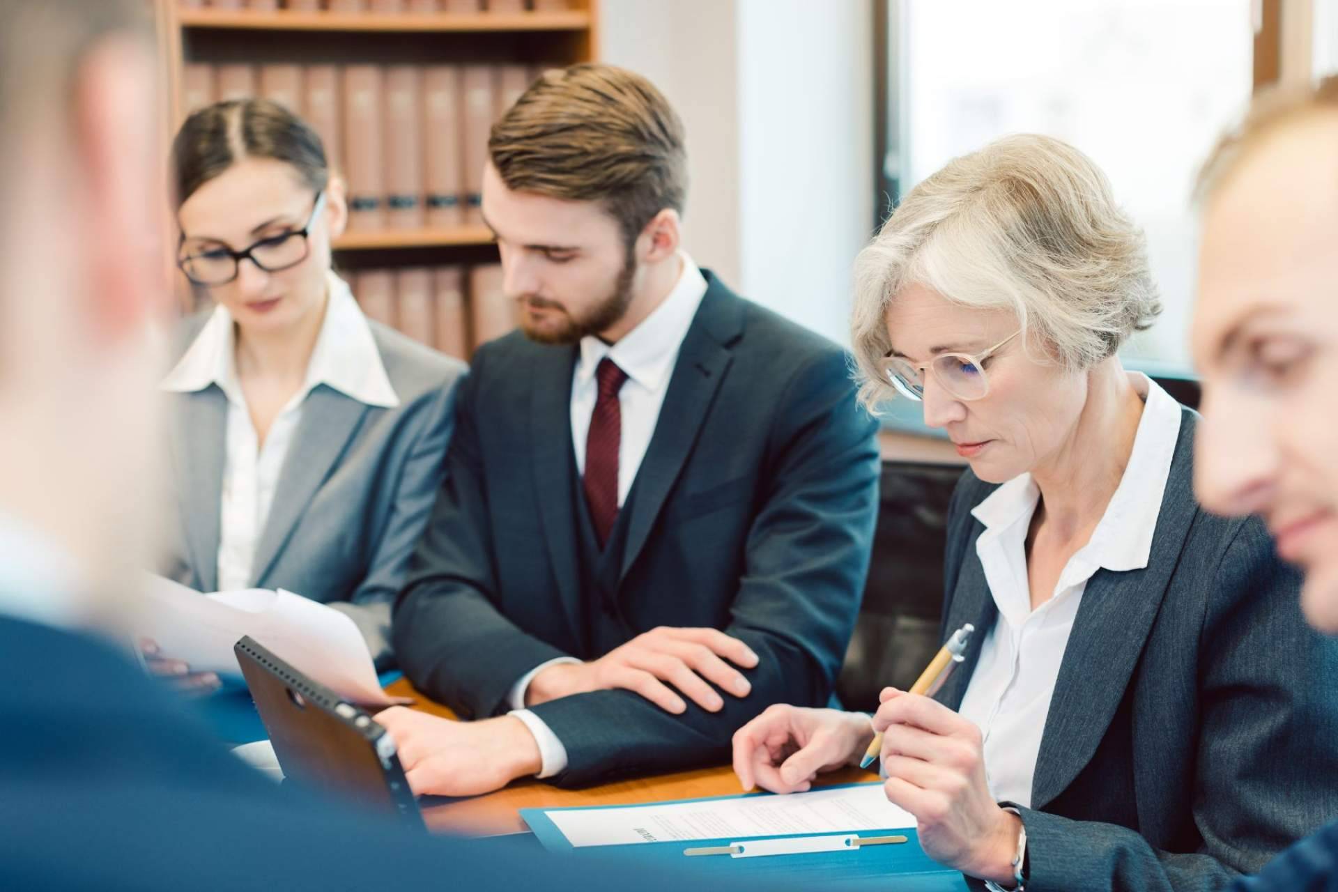 Especialistas en la defensa de abogados ante las Comisiones de Disciplina Judicial y Comisión Nacional de Disciplina Judicial en Colombia, con los abogados expertos en Derecho Disciplinario de ROBLEDO VARGAS ABOGADOS