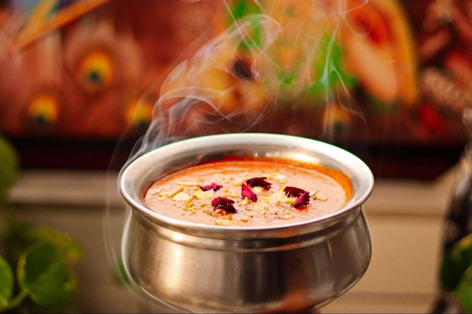 El restaurante cuya carta ha sido elaborada por la ganadora de MasterChef India permite viajar a la India sin salir de Madrid