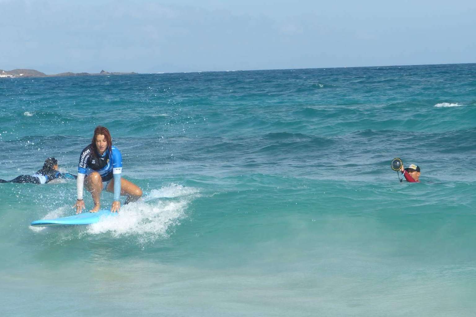 La importancia de aprender a surfear en una escuela, por Poseidón Surf Academy