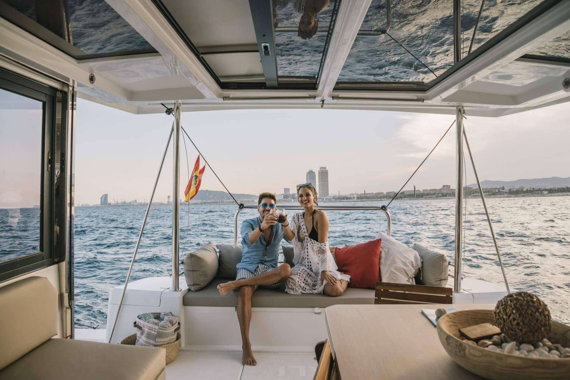 Disfrutar de experiencias exclusivas en catamaranes en Barcelona de la mano de Sondevela