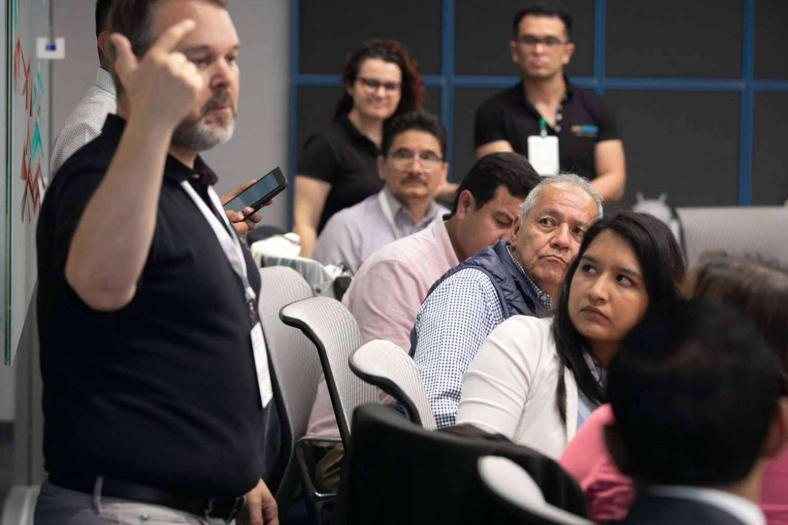 Transformar un entorno de aprendizaje digital y tener un centro atractivo para los próximos alumnos implementando herramientas mejoradas