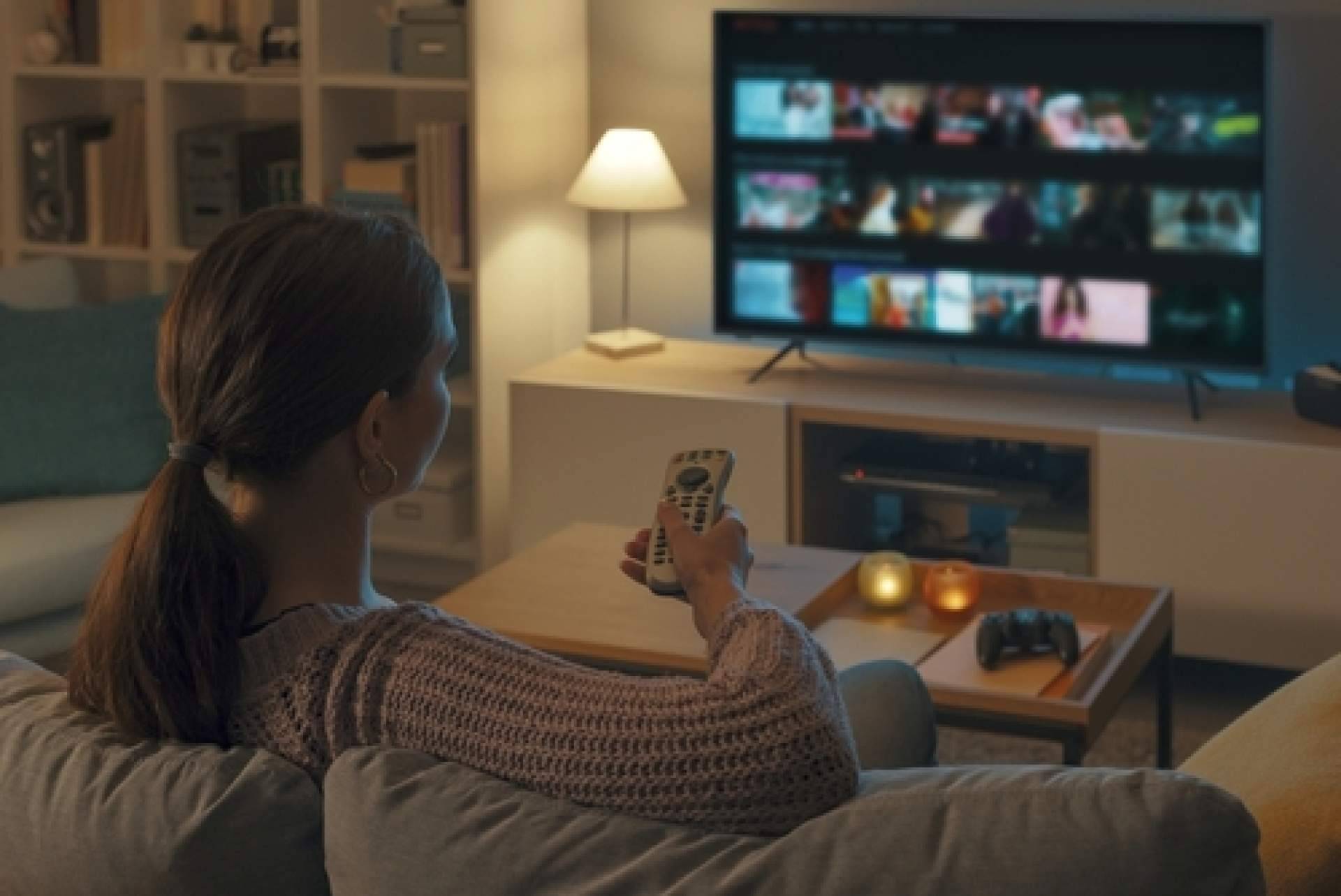 La nueva serie C64 de televisores QLED, lanzada por TCL