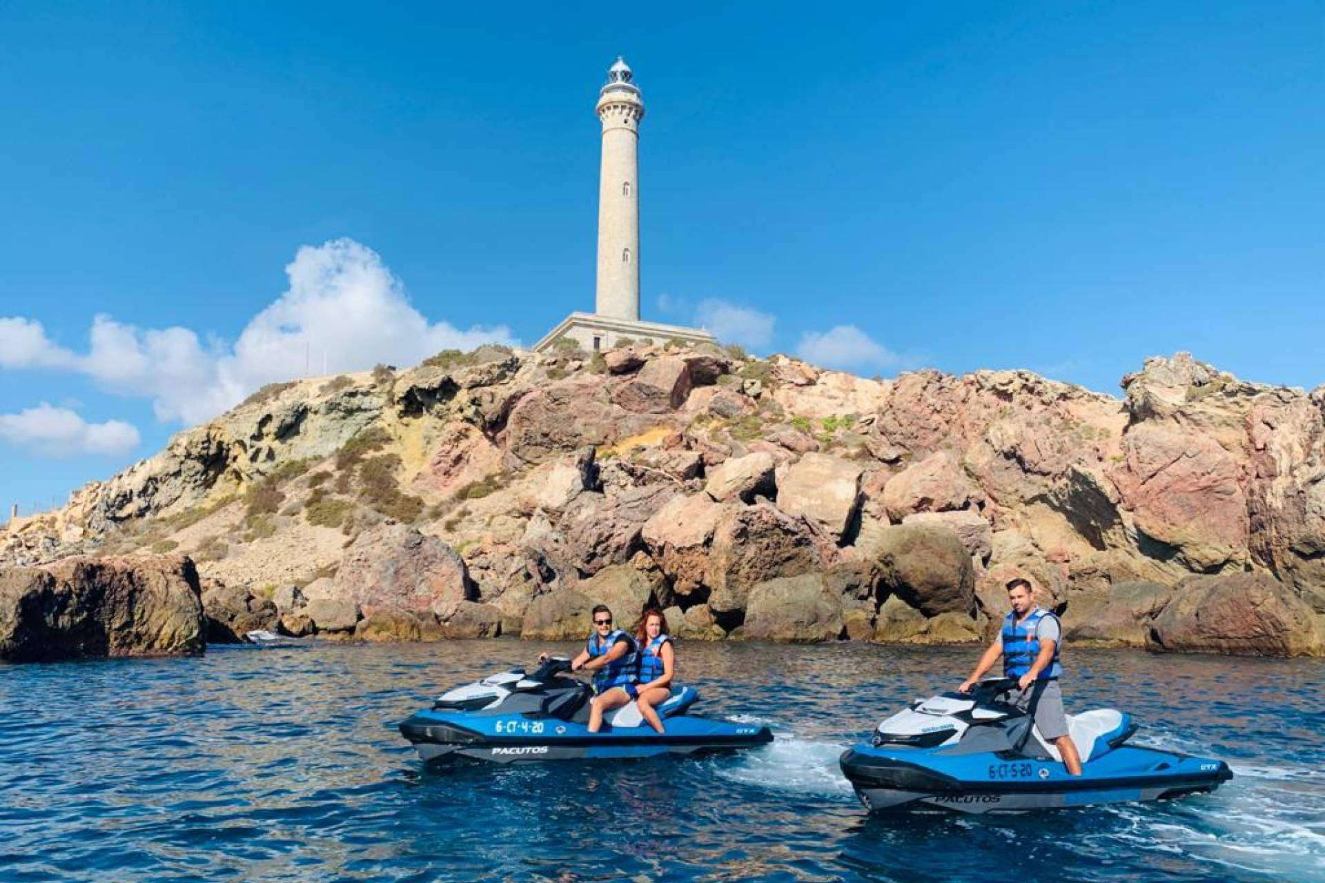 Los tours y experiencias con el alquiler de motos de agua en Murcia, con Kalima Charter