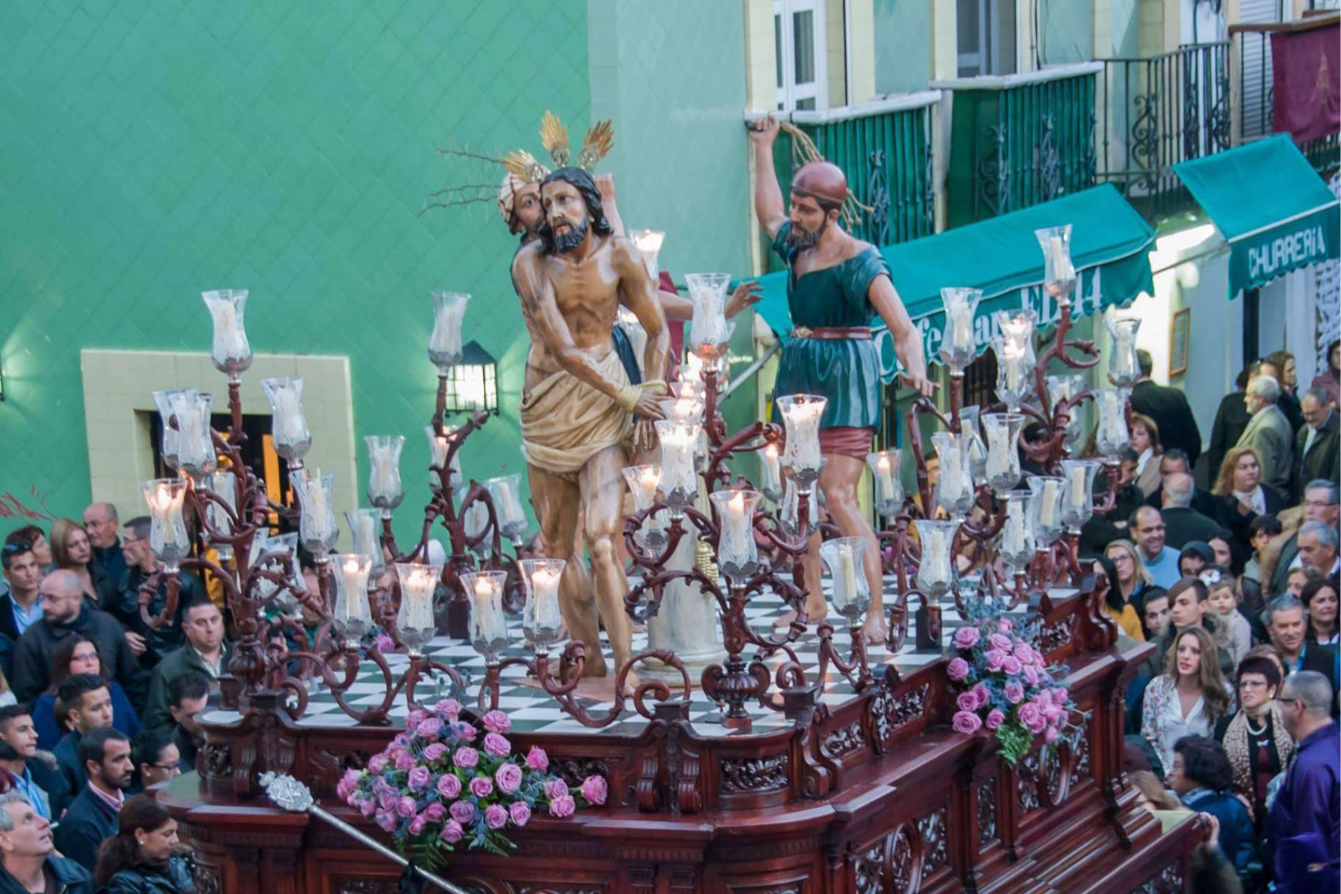 La red social para los cofrades, Carrera Oficial, para explorar la Semana Santa de España