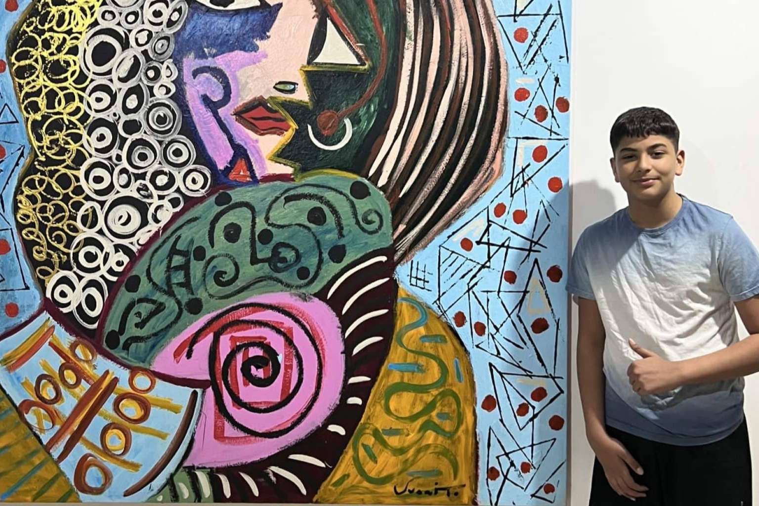 Juanito Arte, un joven artista de 13 años apasionado de la pintura abstracta